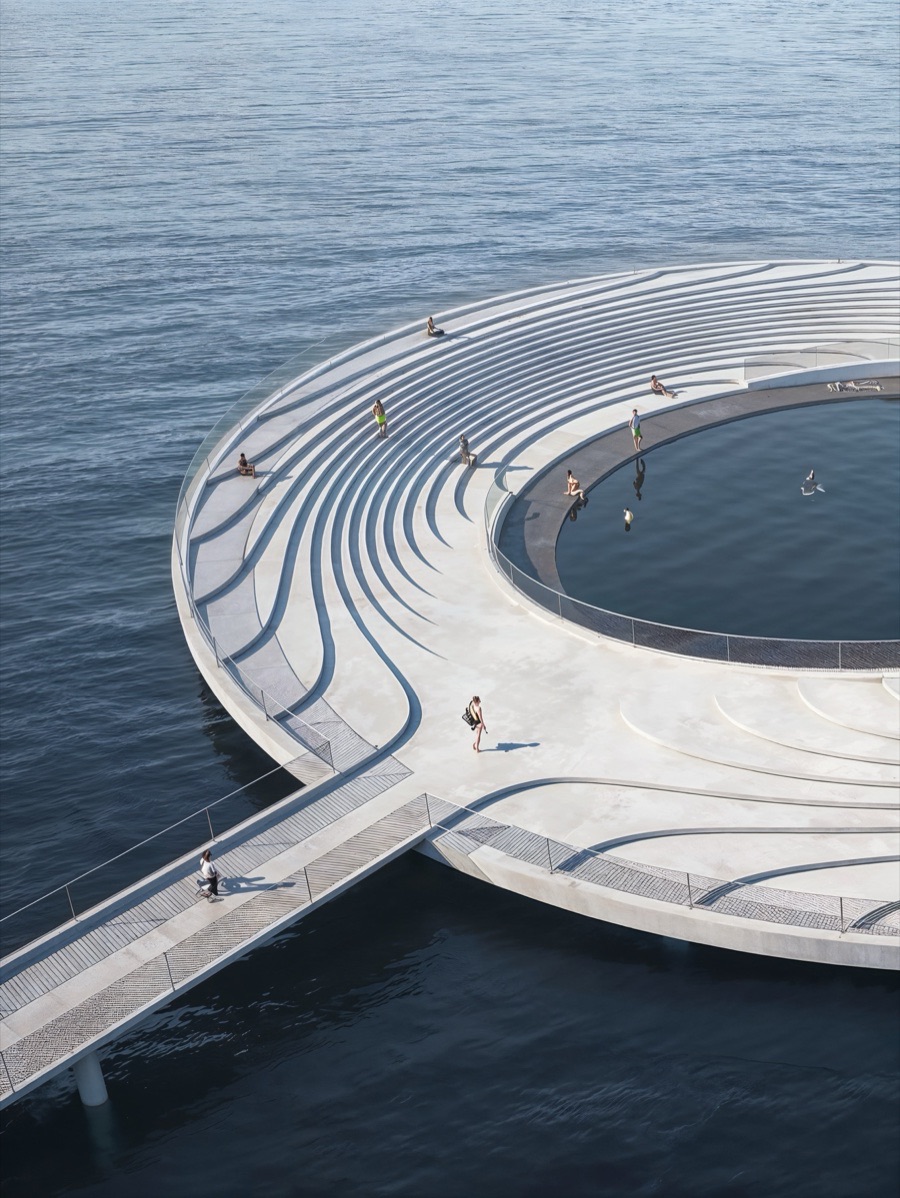 Alam Al Roum sea pier